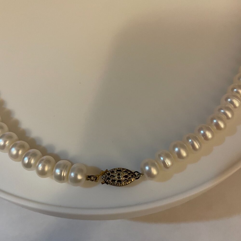 Ivory Freshwater Pearls Necklace - Picture 4 of 6